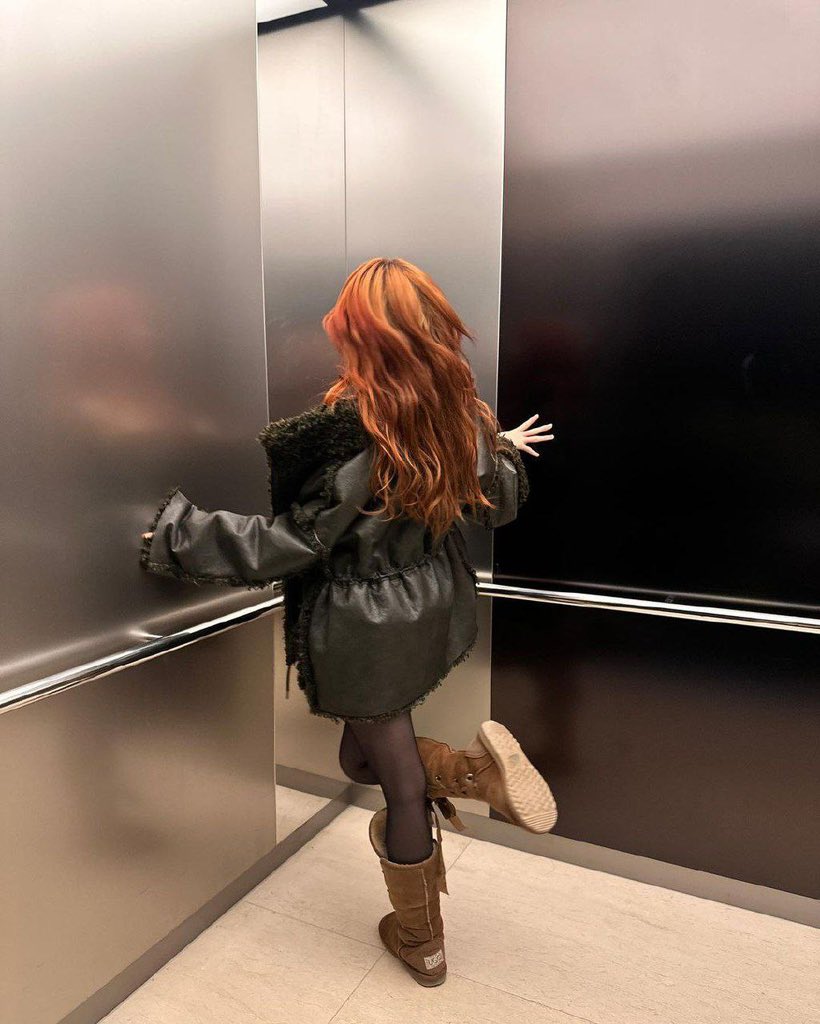 jenaissanye's tweet photo. elevators has a special place in my heart 🧡 https://t.co/VLn2fvl0jX