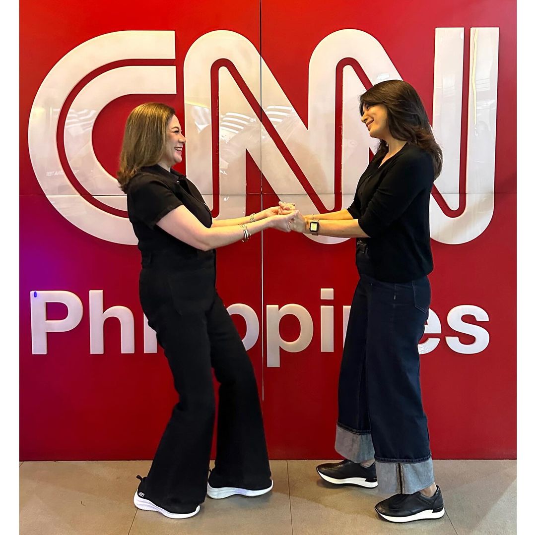ABSCBNNews's tweet photo. Mahigpit na yakap 🥺❤🤍

Naging madamdamin ang pamamalaam ng mga beteranong broadcast journalists na sina Pinky Webb at Pia Hontiveros-Pagkalinawan nitong Lunes matapos ianunsyo ng news media outlet na CNN Philippines ang pagsasara nito.

(📷: Pinky Webb, Instagram)

BASAHIN: https://t.co/AOFPIyvGyi