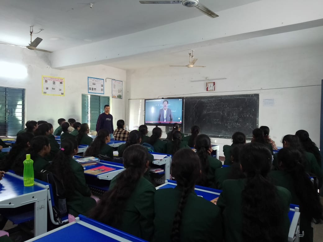 #Parikshapecharcha 2024 #EMRSLAINGSUNDARGARH 
#Students of class 10 and 12 are learning from the online discussion of their upcoming Board examination and Conclude with a better result.
