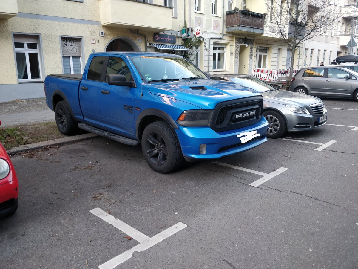 fotofiete's tweet photo. Verkehrswende in Berlin 🗑️ https://t.co/MN2nLrvUFQ