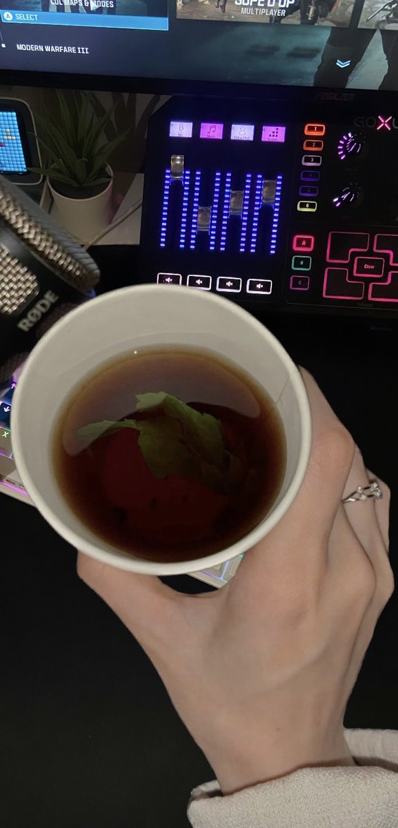 Nouiih's tweet photo. #setup ☕️ https://t.co/Sk6pHRx0U0