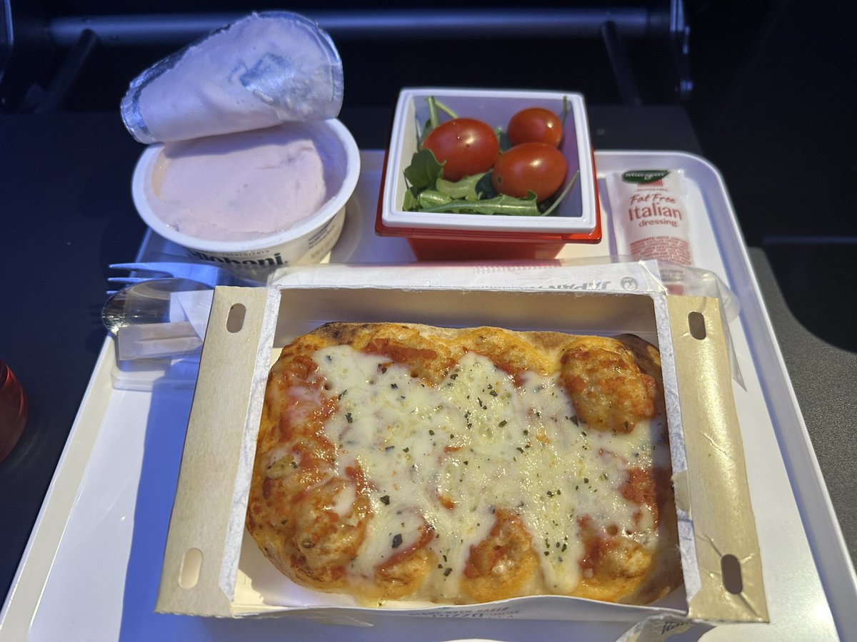 ニューヨークから羽田へのJALエアバスA350-1000型機「プレミアム