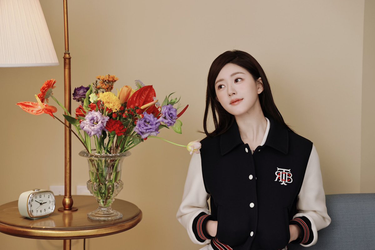 #ZhaoLusi’s studio shares new pics

More - weibo.com/7327934610/499…