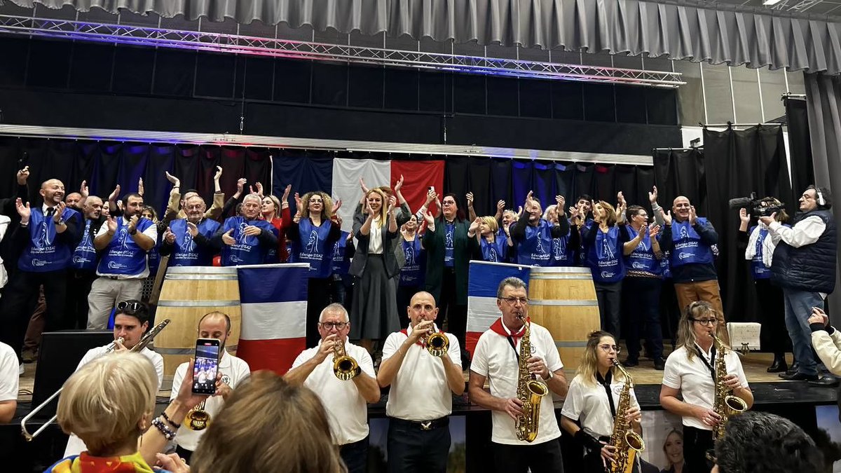 diaz_edwige's tweet photo. 🔥 Nous étions 820 !
Merci pour votre confiance 🙏 
🇫🇷🇫🇷🇫🇷🇫🇷 
#Vœux2024 https://t.co/VizN1B3NHs
