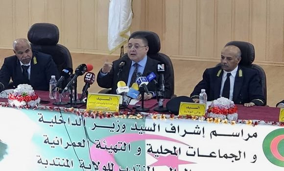 APS_Algerie's tweet photo. #ElBayadh : le ministre de l’#Intérieur procède à l’installation officielle du wali délégué de #Labiodh_Sidi_Cheikh
🔗https://t.co/0ljreC3eYG https://t.co/u4ei5xWleZ