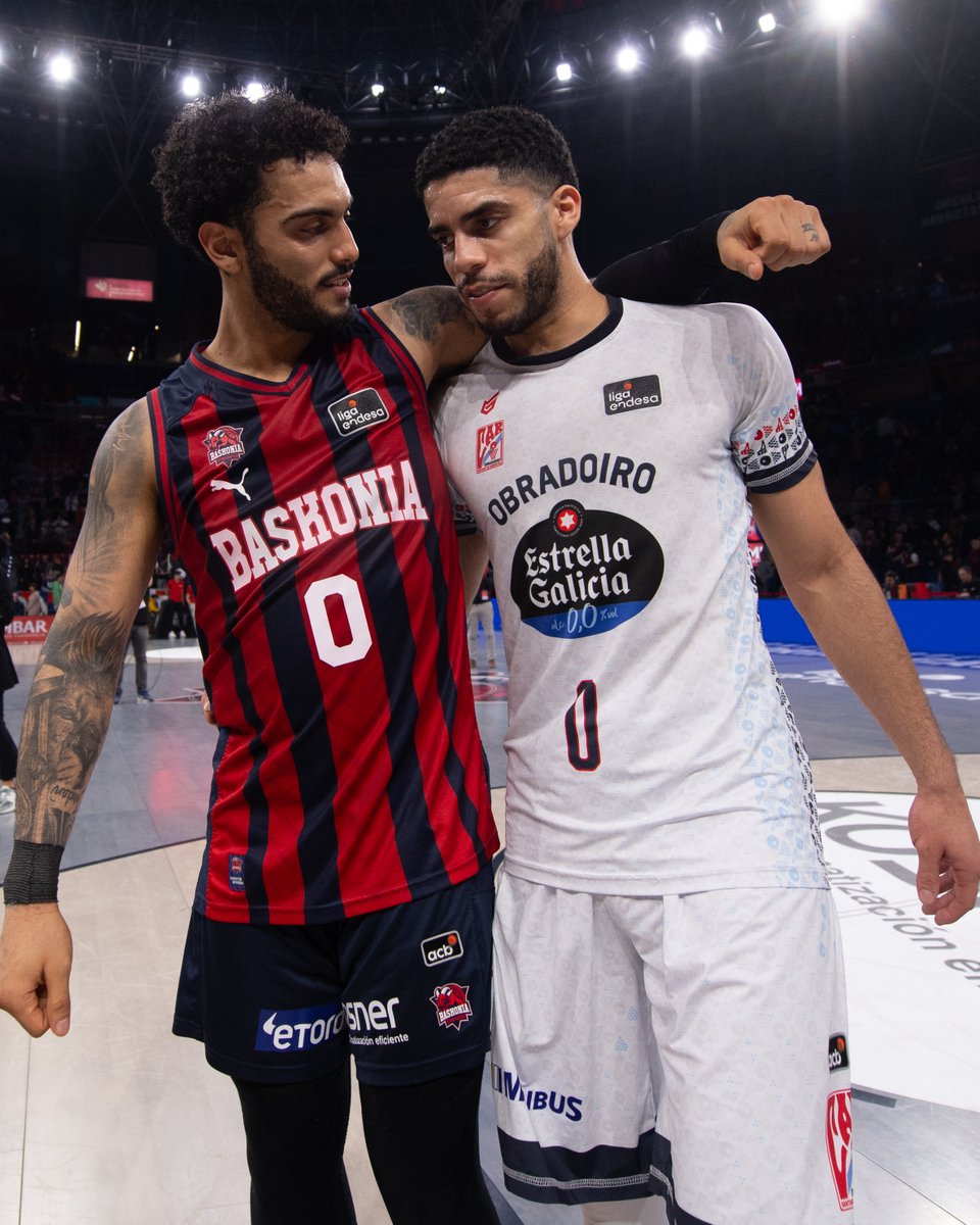 ❤️ 𝑭𝒂𝒎𝒊𝒍𝒊𝒂 𝑯𝒐𝒘𝒂𝒓𝒅.

#LigaEndesa | <a href="/markushoward11/">Markus Howard</a> | <a href="/JordaniHoward/">Jordan Howard</a>