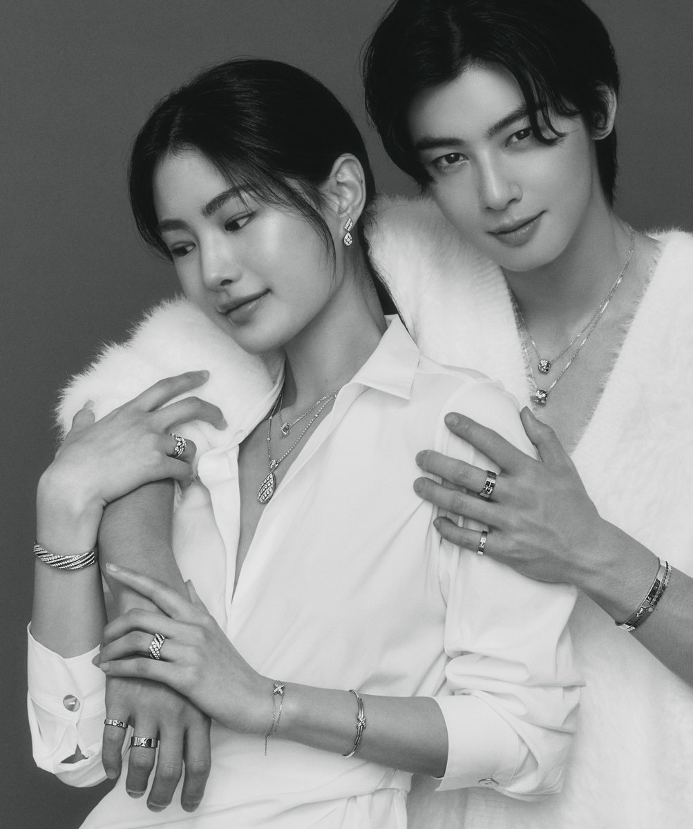 Chaumet's tweet photo. Like friend of the Maison #ChaEunWoo, this #ValentinesDay say je t’aime with #Chaumet. ​

Find the perfect gift on https://t.co/tEx0UvPVRe

#HowDoYouSayJeTaime https://t.co/KP37xuwRHC