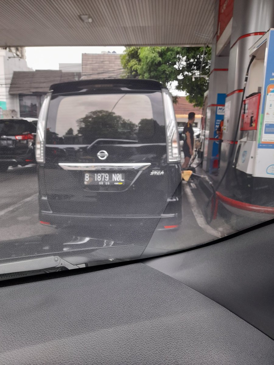 Kendaraan yg ga tau diri ini sih