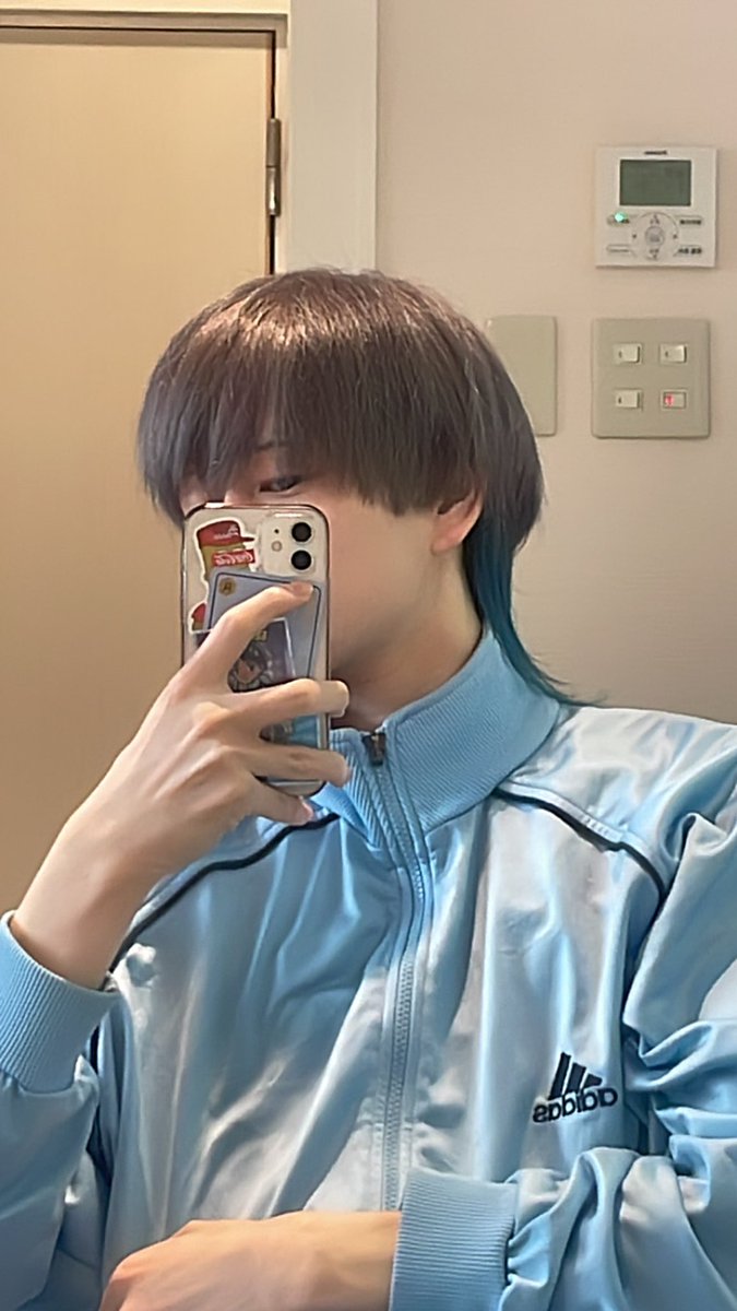 _1mu_3's tweet photo. あけましておめでとうございます！
って言えてなかった、、、
そして気付いたら髪色変わってました👍🏻 https://t.co/T5StFjWCuv