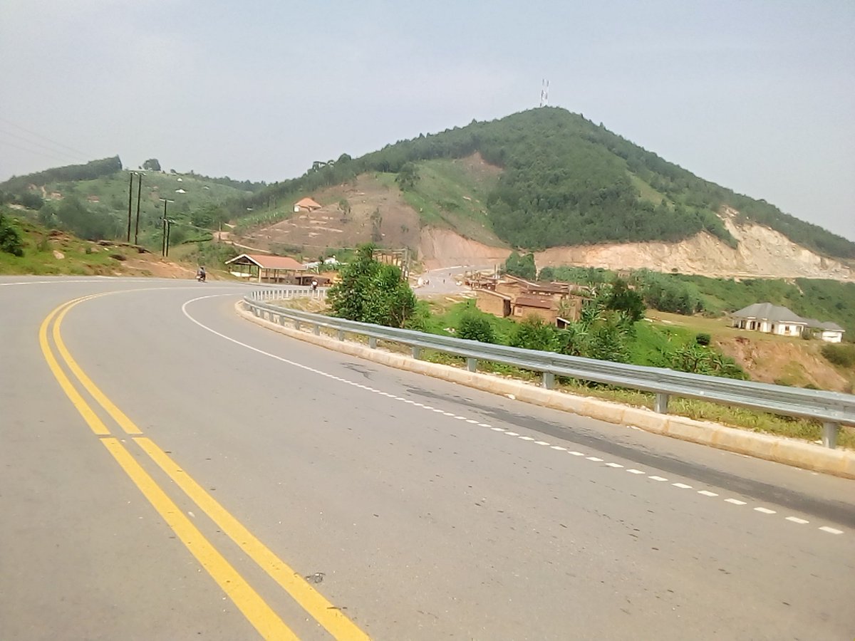 AkampaRugaba's tweet photo. Rukungiri-Kihihi-Kanungu road adds on the new KMs of paved roads by @NRMOnline @GovUganda under H.E @KagutaMuseveni #GovtThatWorks #TovaKuMaim2026 @Kimkyeswa @FirstAfrican_ @gaddafinassur @T_E_F_L_O_N @MariamNakimuliO @onc_nrm @ChiefMuzzukulu @MariamNakimuliO @rachealsky1 https://t.co/R1FENJmhpL