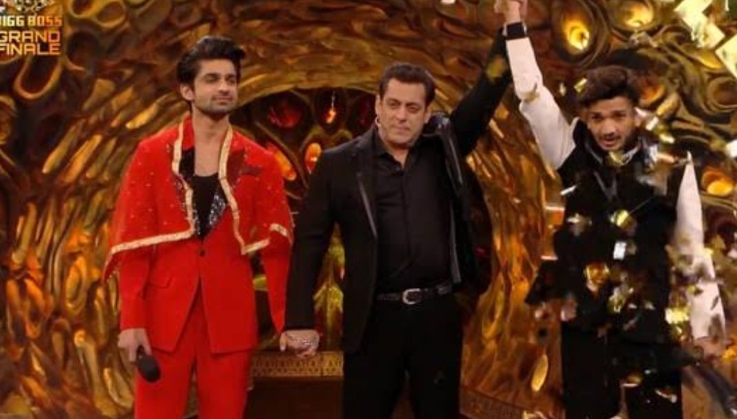 eflipnews's tweet photo. Munawar Faruqui Many congratulations for Bigg Boss 17 trophy! 👑
#BiggBoss17Winner #Biggboss17 #BB17 #BiggBosswinner #SidharthMalhotra #MunnawarFaruqui #eflip https://t.co/mAChBBEeHZ