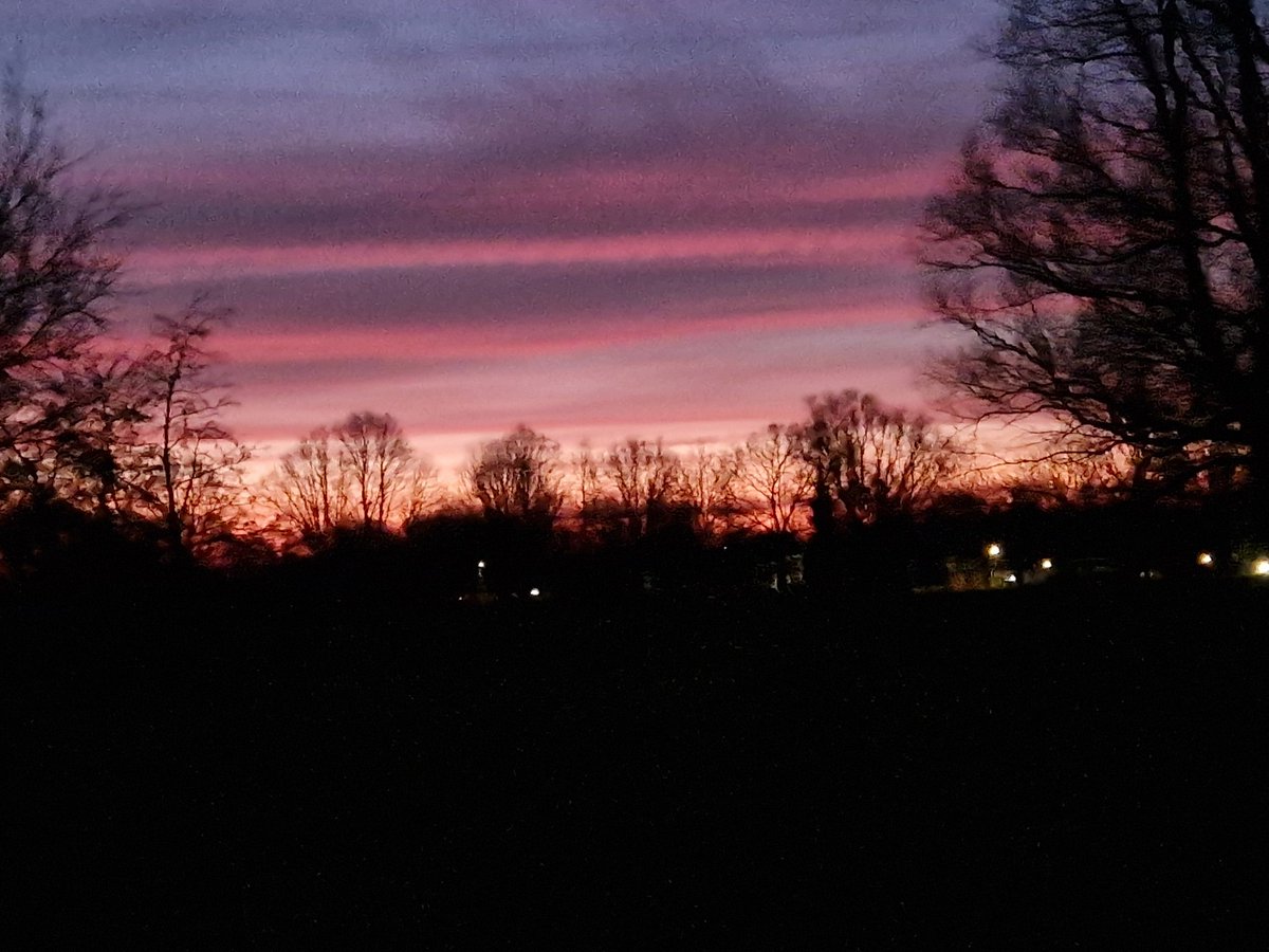marnix1978's tweet photo. Goodmorning #nicecolour #sunrise https://t.co/PvoB5TjqM5
