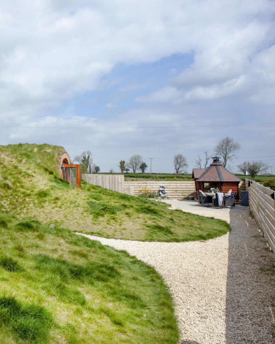 One for the lovers of storybooks and fairy tales, this perfectly formed pod offers couples or families a magical escape within one of Somerset’s pettiest corners of countryside. dogfriendlydestinations.com/listings/wabbi…