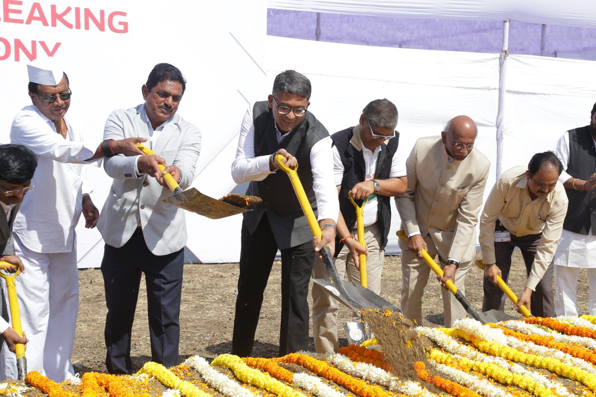 Mahindralog_MLL's tweet photo. In line with our strategy to establish sustainable world-class multi-client facilities across India including Tier 2 and Tier 3 cities, we are pleased to announce the expansion of our Multi-client warehousing space in Nashik to 5 lakh sq. ft.

Read more: https://t.co/5JSg7t5kth https://t.co/kqycsY1iim