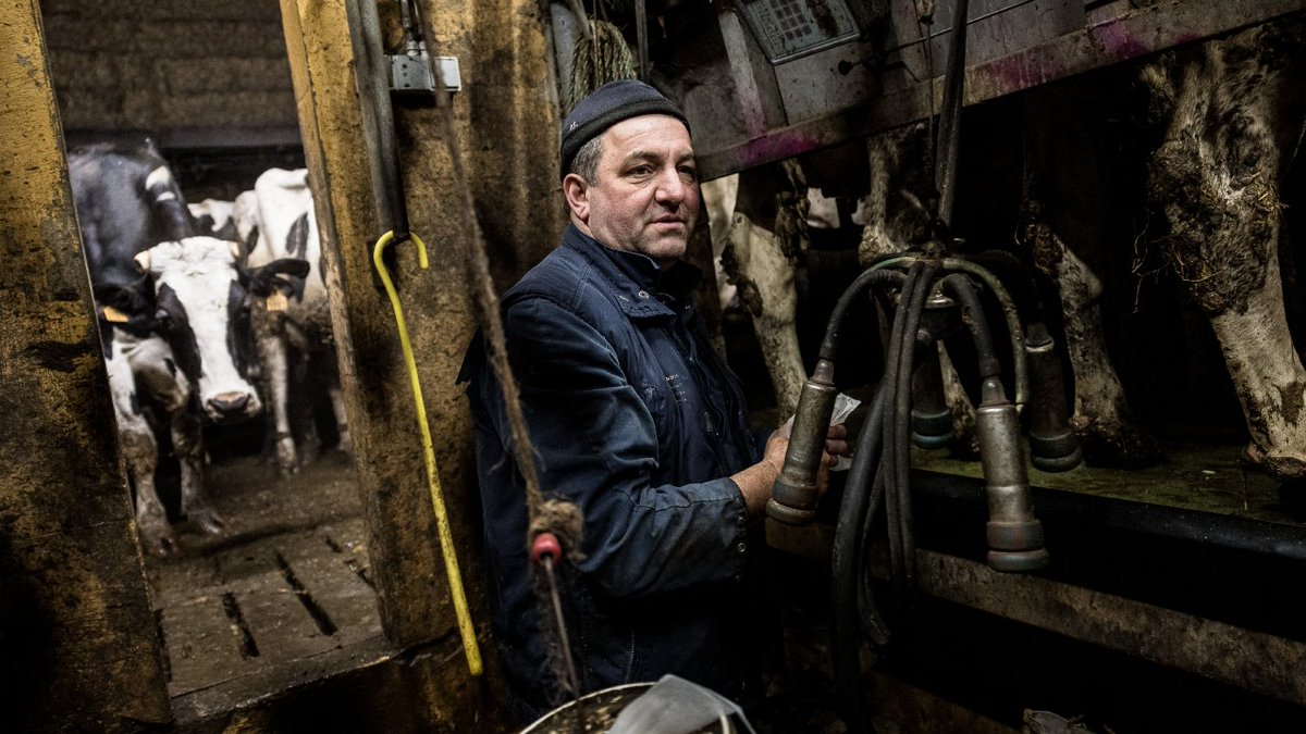 REPORTAGE | Le ras-le-bol des agriculteurs: "Quand les industriels se sont servis, ils nous donnent les miettes!"
👉 lecho.be/economie-polit…
✍️ par @mdelrue 

#Agriculteurs <a href="/fugea/">FUGEA</a> <a href="/fja_be/">FJA</a>