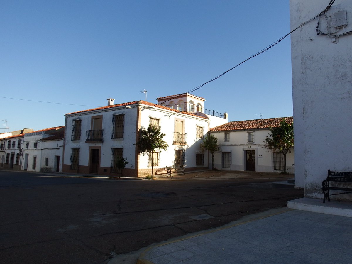 🌄#BuenosDías
🏘️ #SanctiSpíritus (Badajoz)
👥154 habitantes (datos 2023)
#LaSiberia
#PueblosConVida en la #ReservaDeLaBiosfera
📷Wikipedia