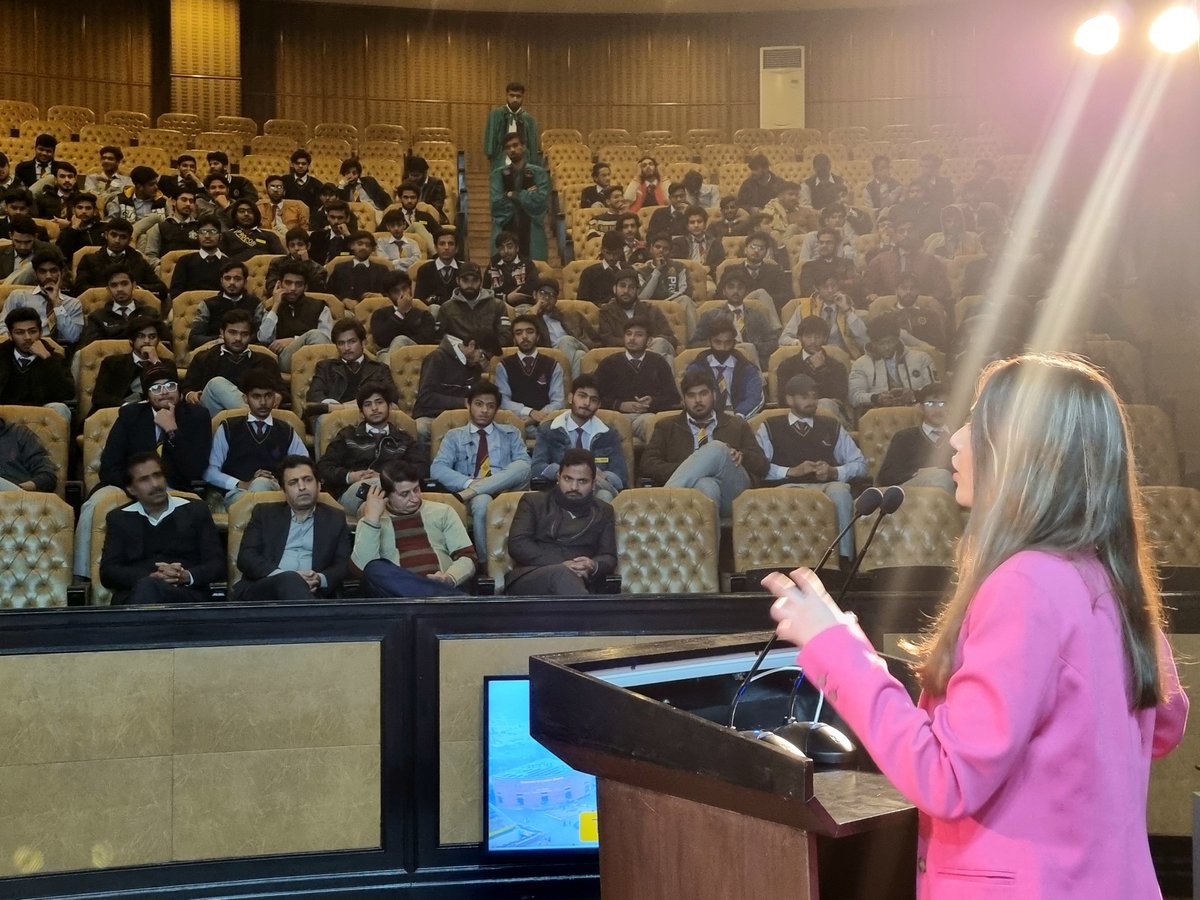 AlumniUcp's tweet photo. Rameen Mehmood, an emerging journalist and UCP alumna, shared her journey and insights with the young leaders from PGC @pgclms She encouraged them to work hard, stay determined, and pursue their dreams, so they can uplift their families and their communities.
#my_ucp #ucp_alumni https://t.co/5QoYhfnCbO