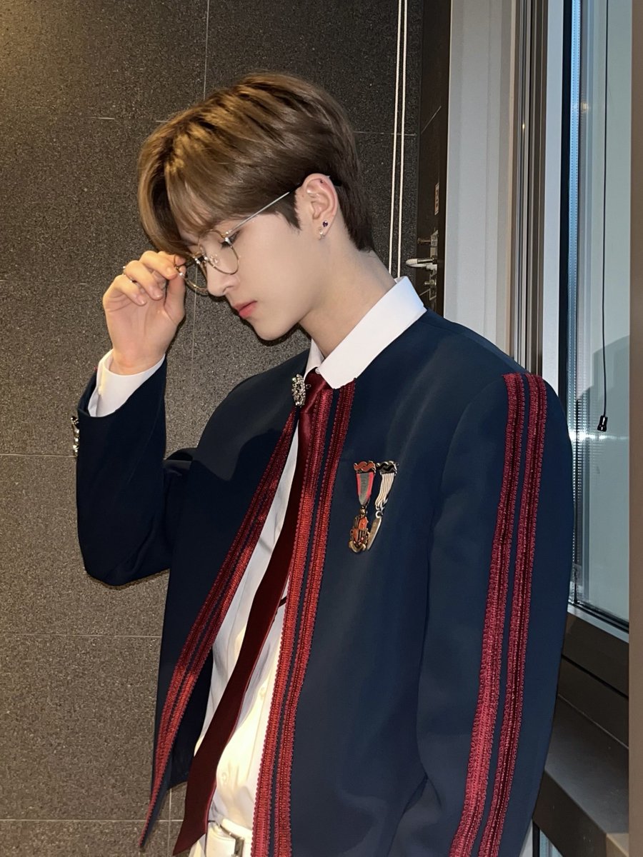 [#리오] 

Old photo🤭🤭

#XODIAC #소디엑 #LEO #리오