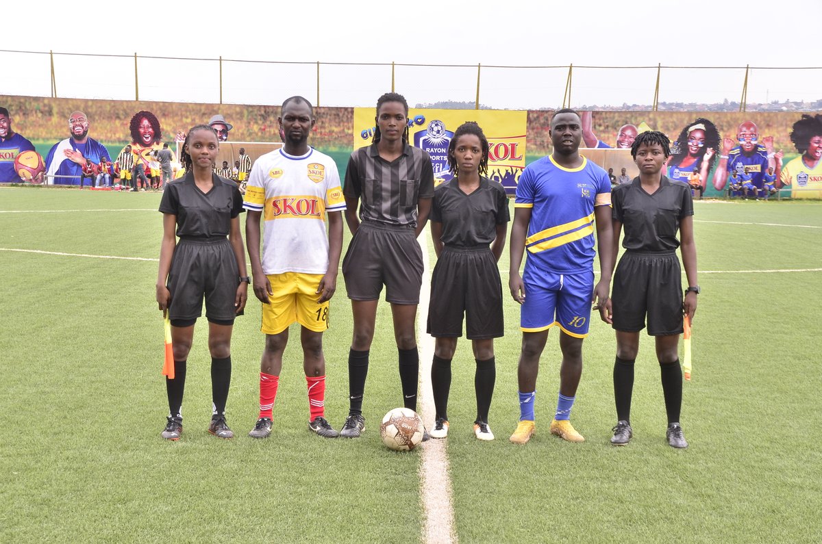 SkolRwanda's tweet photo. 1/2
Last Friday, the SKOL Brewery team engaged in a thrilling friendly football match ⚽️ with the vibrant #Nzove community, and the #Unibra team added to the excitement!
👏 Special shout-out to the remarkable women referees who officiated the match with precision and flair! https://t.co/RyhcpfR7HU