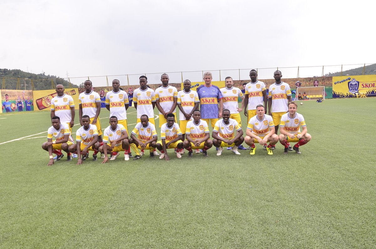 SkolRwanda's tweet photo. 1/2
Last Friday, the SKOL Brewery team engaged in a thrilling friendly football match ⚽️ with the vibrant #Nzove community, and the #Unibra team added to the excitement!
👏 Special shout-out to the remarkable women referees who officiated the match with precision and flair! https://t.co/RyhcpfR7HU
