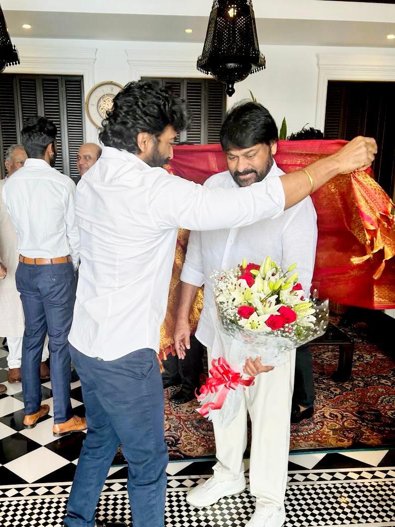 Actor @urRKsagar felicitated and extended his warm congratulations  to #PadmaVibhushanChiranjeevi garu on the much-deserved Padma Vibhushan Award from the Indian Government!

@KChiruTweets #RKSagar #PadmaAwards2024