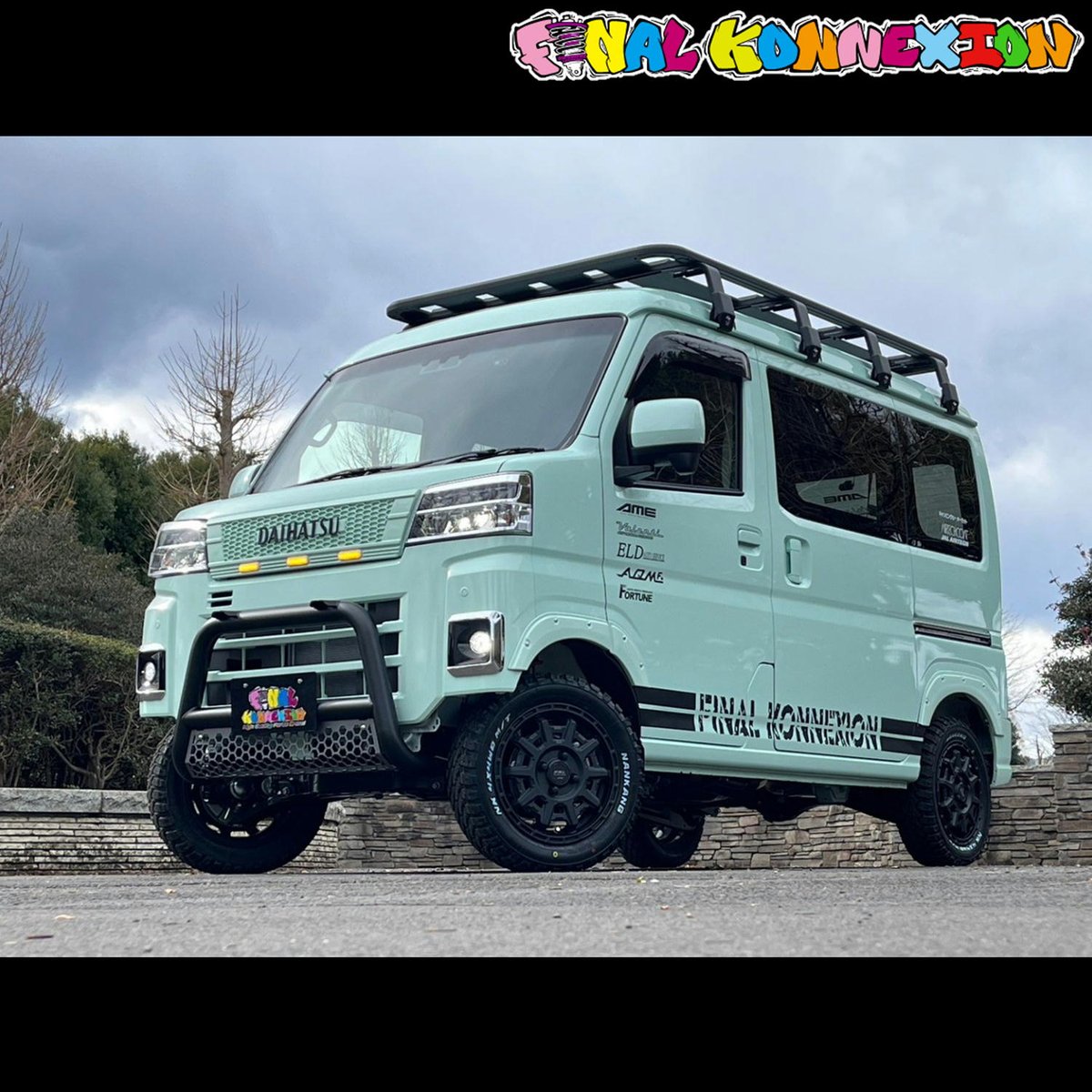 info_konnexion's tweet photo. ★ファイコネデモカー★

S700V ハイゼット

先日雑誌の撮影がありました！
その時の様子を📸

発売をお楽しみに✨

#ファイナルコネクション #ファイコネ #finalkonnexion #ハイゼット #S700V #カスタムパーツ #カスタムカー #ホイール #リフトアップ #軽バン #アゲ車 #アップサス #PPX https://t.co/u2sMwG775M