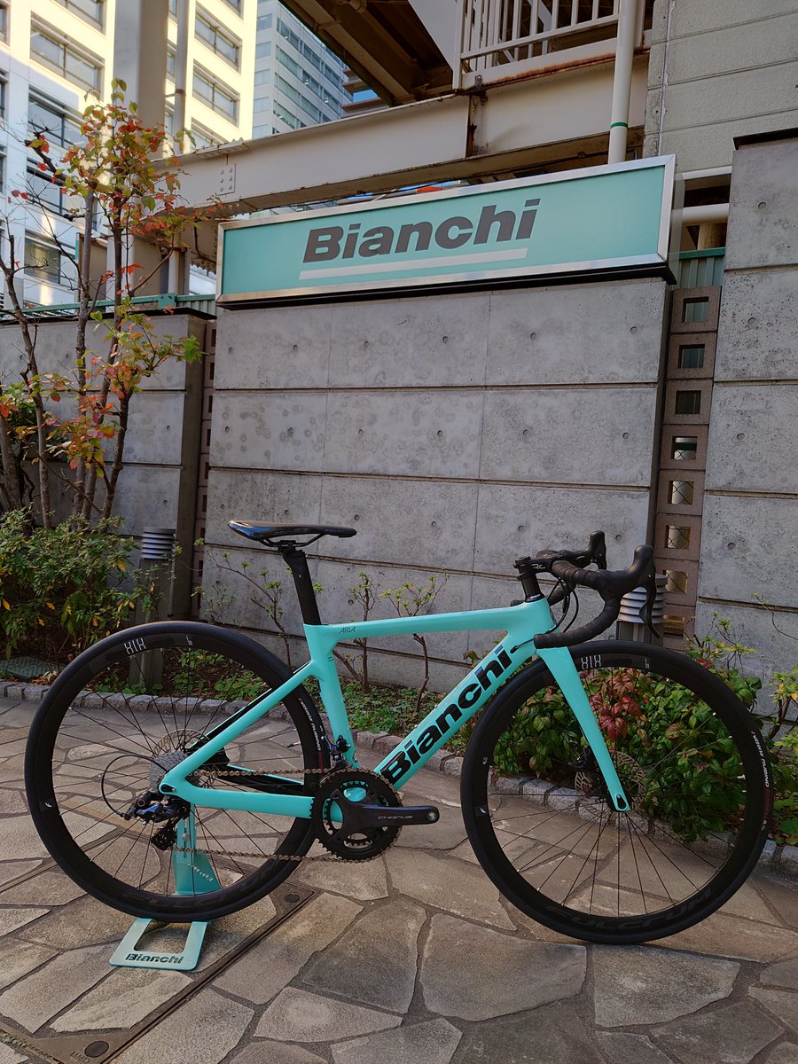 Omiya1885's tweet photo. 【大宮】
カンパニョーロで
アッセンブルされた
バイクコーナー
特設しました
ご興味お持ちの皆様
大宮店までお越し下さい
#bianchi 
#ビアンキ
#ridebianchi
#campagnolo
#chorus
#ekar 
#oltrexr3
#aria 
#impulsopro
#arcadex
#ビアンキバイクストア
#ロードバイク 
#グラベルロード https://t.co/yWPz16E3Km