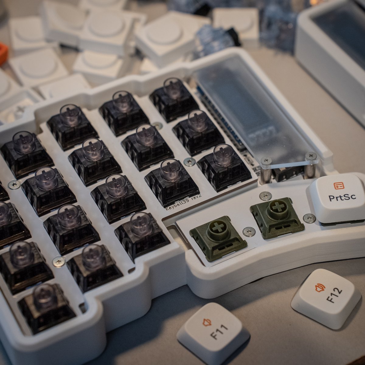 大事件です。 Keyball親指にLofree FLOWの至高スイッチ（緑のヤツ）が