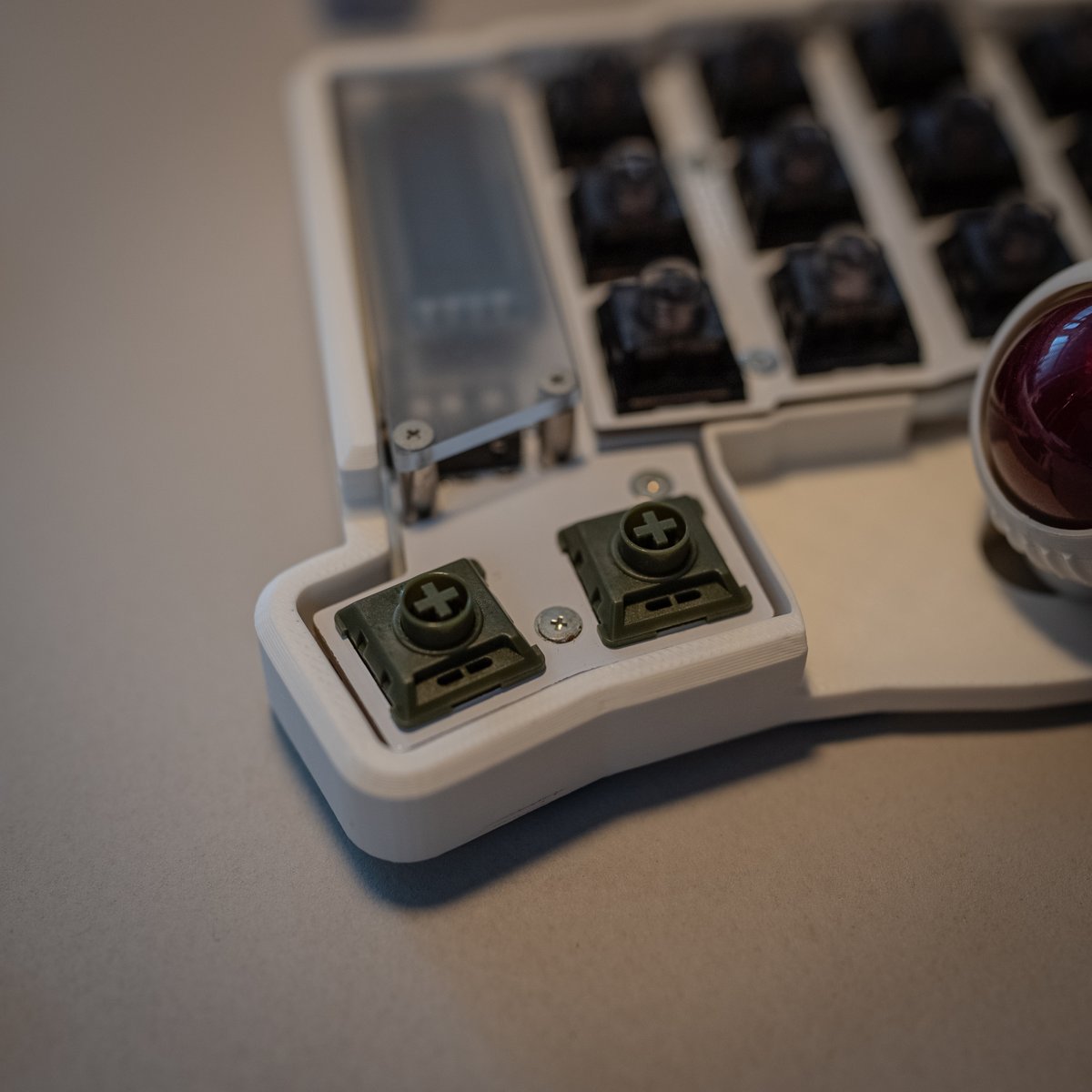 大事件です。 Keyball親指にLofree FLOWの至高スイッチ（緑のヤツ）が