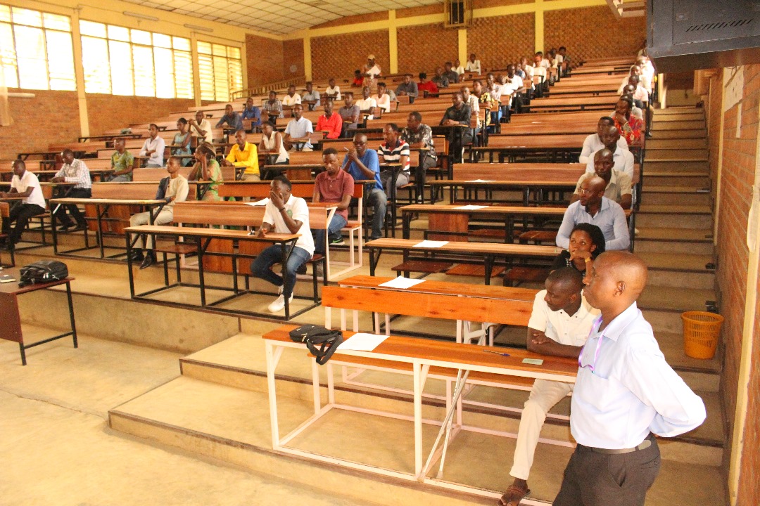 778 candidats de 4 nationalités différentes (Burundi,Rwanda,RDC,Tanzania) passaient le concours d’admission au #Master à @EANSI_Bdi logé à l'@UB_Rumuri ce 28.1.2024.
'2 jours dès ce 29/01/2024 sont accordés à quiconque voudra réclamer par rapport à sa note'Coordinateur du projet