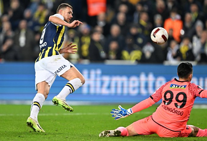 cgaranti's tweet photo. Ercan Güven: "Fenerbahçe üstündü. Çok pozisyon buldu. Lakin henüz az gol atabilme krizini aşamadı. Belki de bir süre çift santrfora dönmeli İsmail Kartal." https://t.co/f2tE1qw4UA