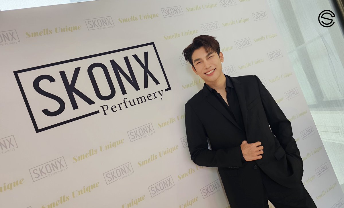 SolSkipperCo's tweet photo. ความหอมที่มาพร้อมกับลุค All Black 

MEW IN SKONX PERFUMERY

@MSuppasit 
#SkonxOpeningxMew 
#MewSuppasit https://t.co/KhmcQCOPkf