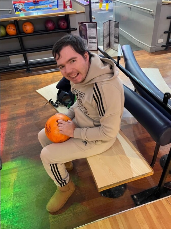 CG_CarrGomm's tweet photo. Sean is on a roll, beating those Monday blues with a bowling session! 🎳✨ 

Our amazing #SupportPractitioners bring laughter and joy to the people we support every day. 

Come join the fun and keep the good times rolling! 
https://t.co/Td65fM5MMU

#SocialCare  #Edinburgh https://t.co/UjXr4EdXFq