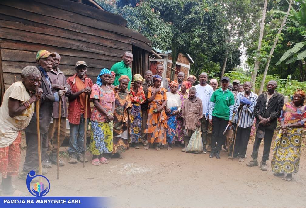 AsblPawa7239's tweet photo. @AsblPawa7239 a visité des personnes d 3è âge et vulnérables d #Katana à #Kabare dans la province du #SudKivu. Objectif, échanger avec cette catégorie ds personnes sur leur vécu quotidien afin d'analyser ls faisabilités d'1 quelconque assistance. #pamoja https://t.co/EqzsqgV658