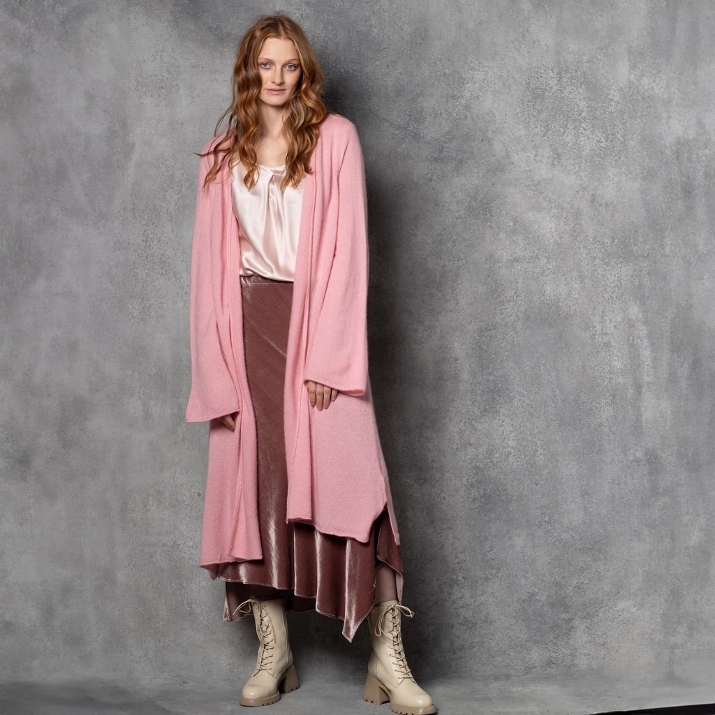 The Babette Cashmere Cardigan is the flowing, airy, long cashmere cardigan you always wanted. 

With a slight slit in the side seams and a flared sleeve, this design moves with you and floats on the body.

l8r.it/uh6J

#cardigan #cashmere #quietluxury #irish
