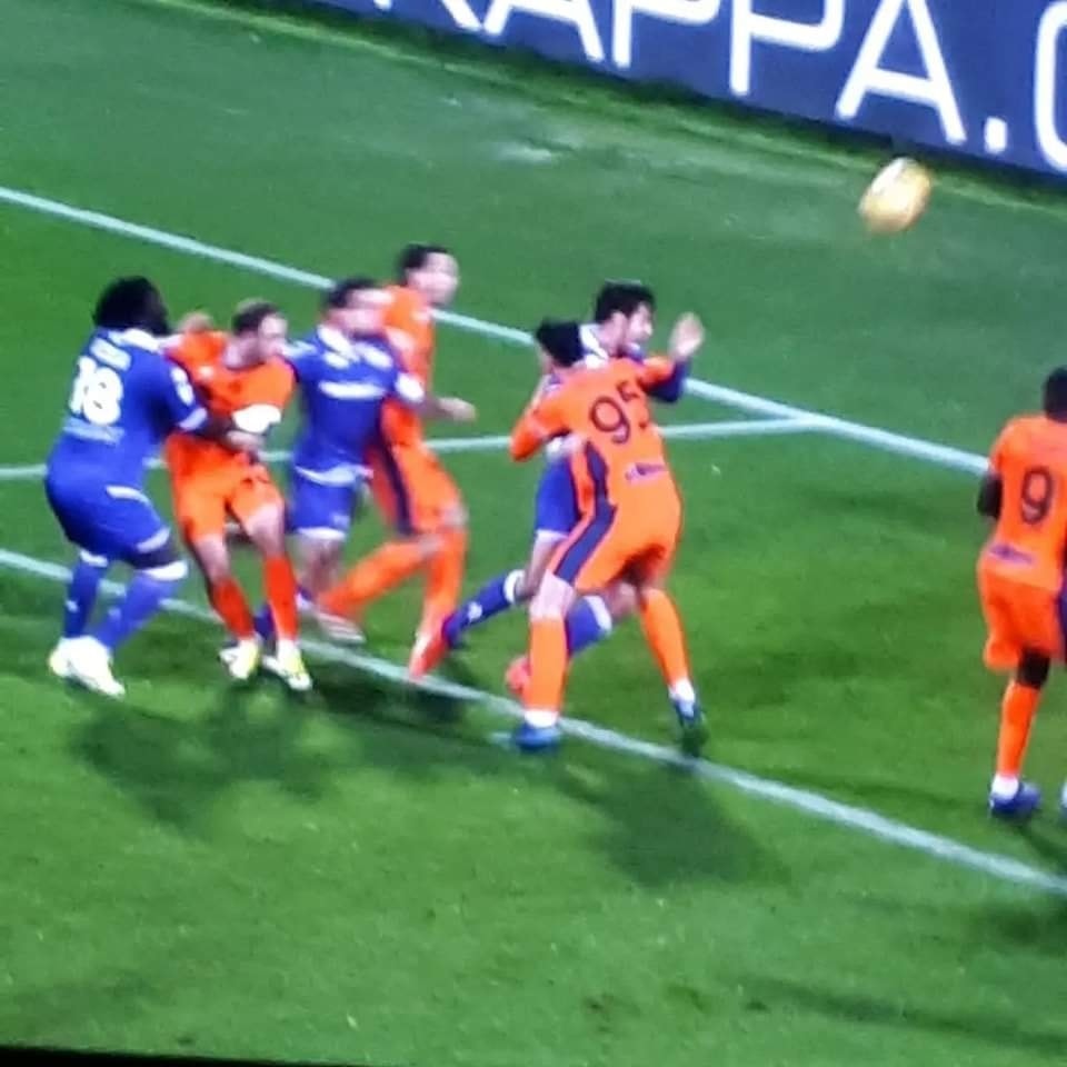 Boboj29's tweet photo. Immaginate solo per un istante se invece delle maglie arancioni di merda ci fossero state le nostre maglie bianconere ieri sera al Franchi.Nardella farebbe un consiglio comunale permanente ,i tifosi sarebbero ancora allo stadio e ci sarebbe una interrogazione parlamentare . https://t.co/y9Opk03dDT