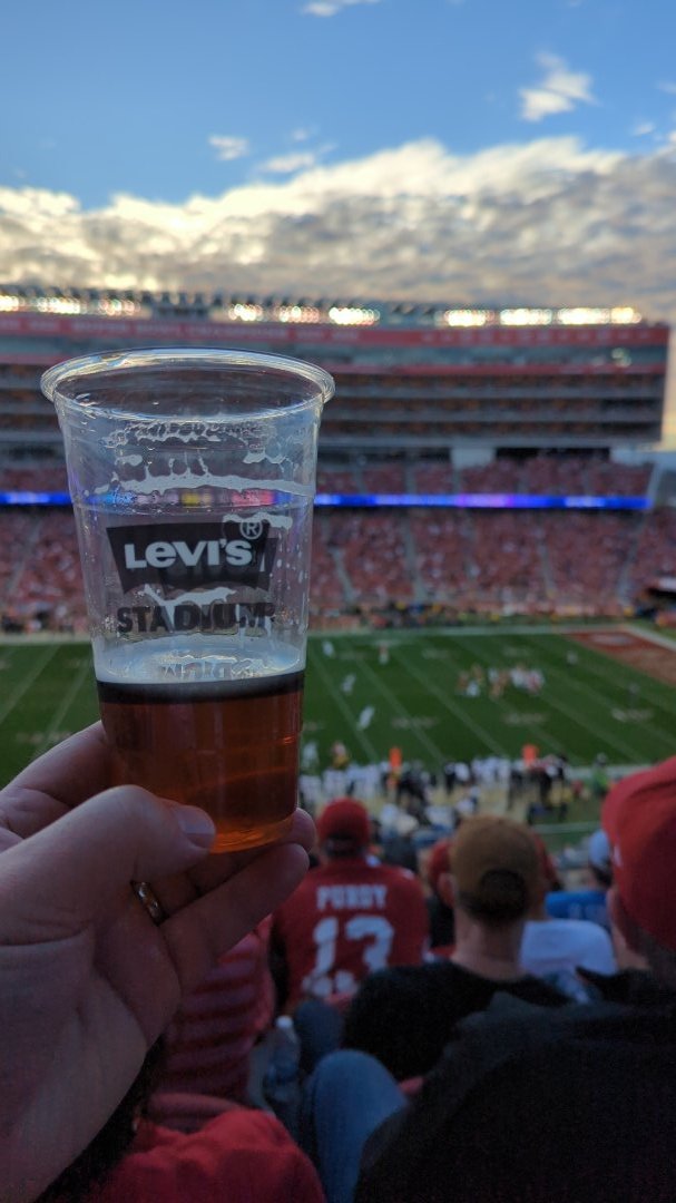 leemceachern's tweet photo. @blackzag05 As it turns out, the @49ers have a keg of @AnchorBrewing Steam on hand. https://t.co/IKBNhtFnjO