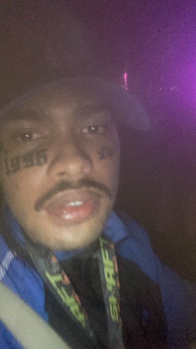 Una pic m&iacute;a tirando fiesta y sople a lo que marca https://t.co/ulBGhRL6Ax<a href="/tag/nuevafotodeperfil"class="tags"><span>#nuevafotodeperfil</span></a>