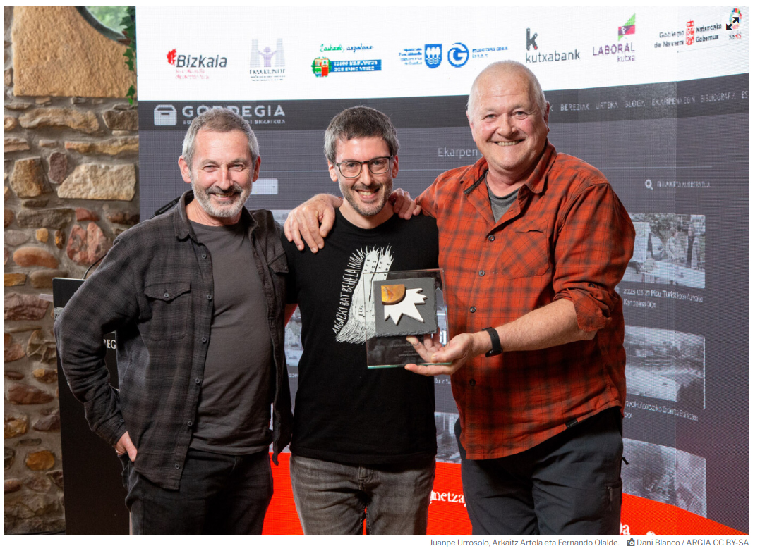 Egia auzotik eta auzoarentzat sortutako GORDEGIA ekimenak TEILAFABRIKAK hauspotuta sortu zenak <a href="/argia/">ARGIA</a>.eus Internet kategoriako Argia Saria jaso du! Hau poza gurea! 

Argazkia: Dani Blanco.
Osorik: goraegia.eus