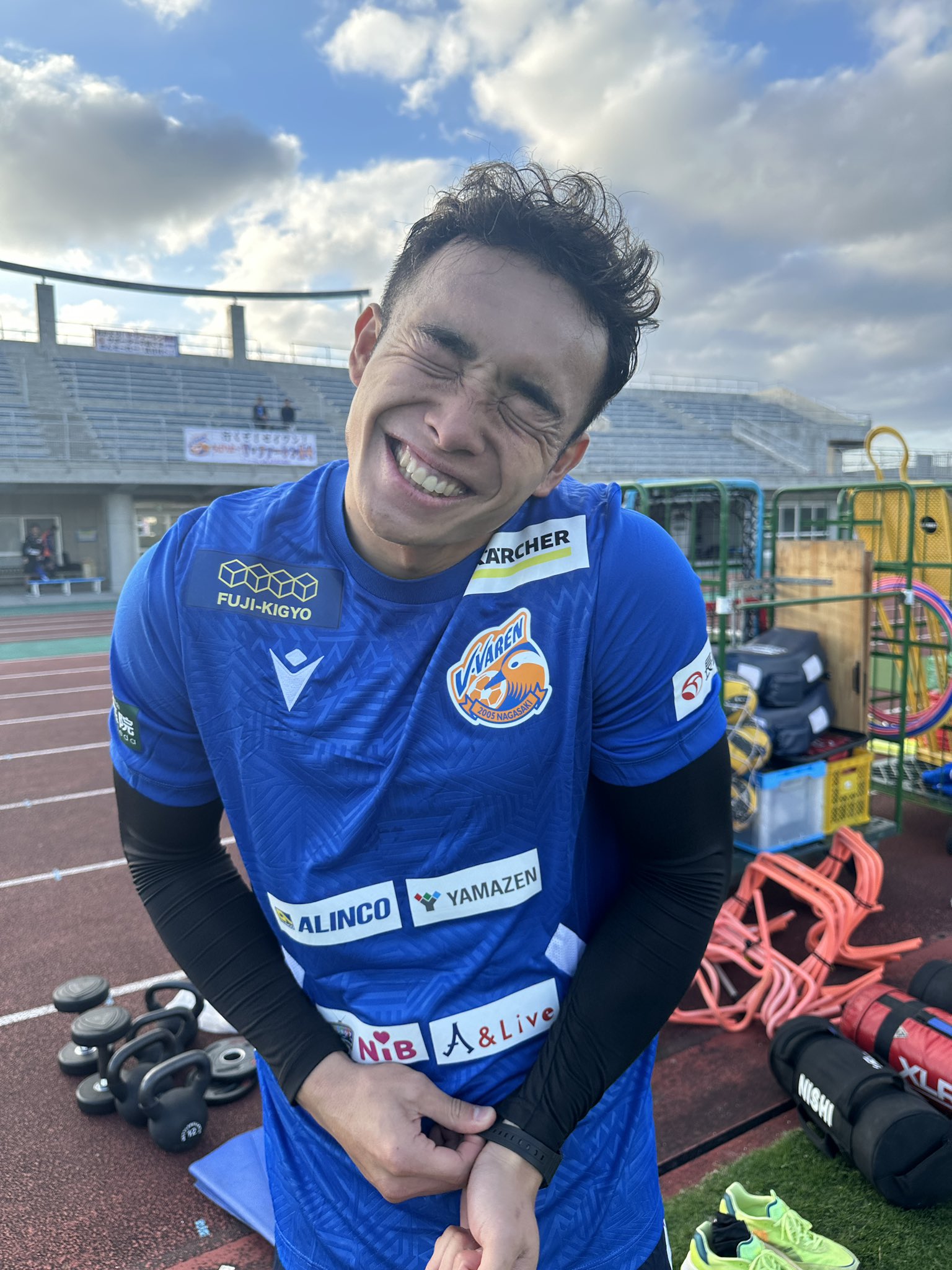 【新品・未使用・未開封】Vファーレン長崎 増山朝陽コンフィットシャツ 𝙁𝙊𝘾𝙐𝙎 𝙊𝙉🔷🔶 #増山朝陽 @asahi_ihasa 『駆け上がれ