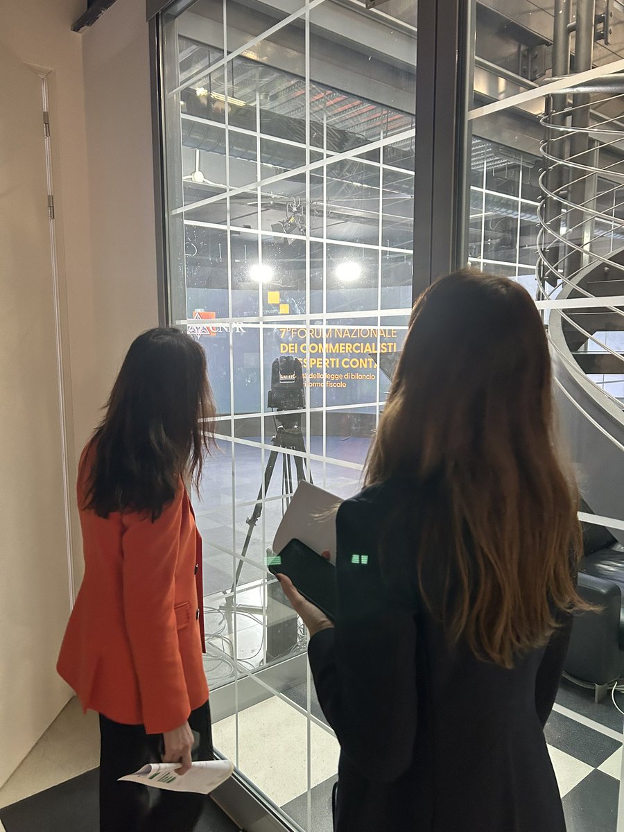 Partiti, via!!! Una giornata di approfondimento sui temi fiscali con il 7 Forum dei commercialisti di <a href="/ItaliaOggi/">ItaliaOggi</a>. In studio Marino Longoni e <a href="/IreneElisei/">irene elisei</a>  e poi decine di ospiti, relazioni, analisi. Affluenza straordinaria di professionisti. Si inizia con ministro #giorgetti