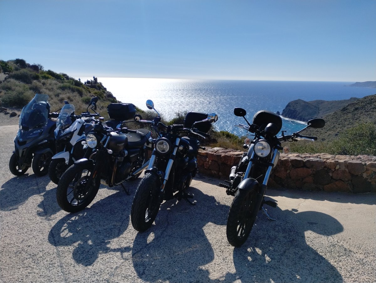 MotosEgea's tweet photo. Fantástica ruta este pasado fin de semana con parte de nuestro grupo motero recorriendo 140 kms de la espectacular costa de #almeria 😍😍😍
#keeway #custom125 #moto125 #motos #scooter125 #rutasmoteras https://t.co/CkwTDmwvyA