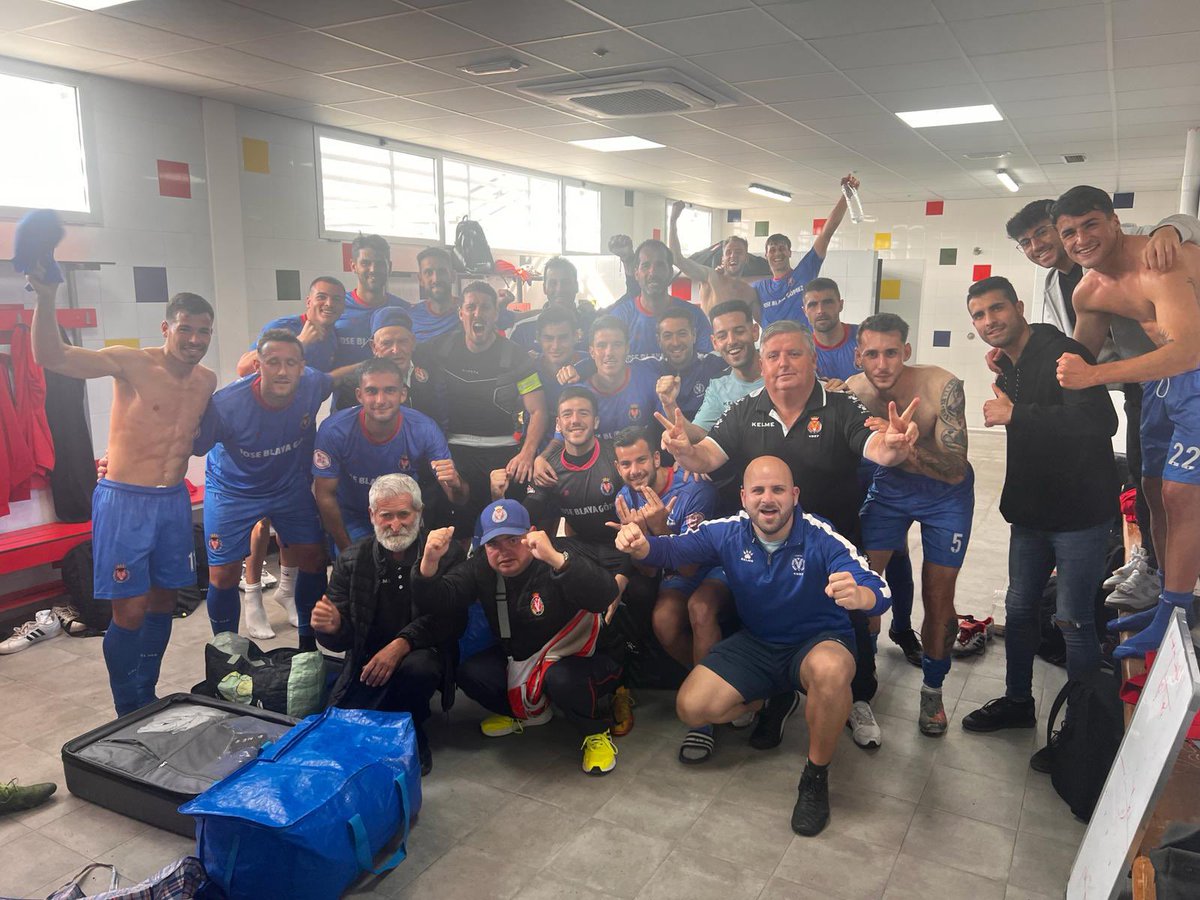 DeportivaMinera's tweet photo. 👊 ¡𝐅-𝐀-𝐌-𝐈-𝐋-𝐈-𝐀!

☀️ Un lunes más con victoria y siendo líderes. 

⛏️ #YoSoyDeLaMinera https://t.co/h9Q9RMcDDL
