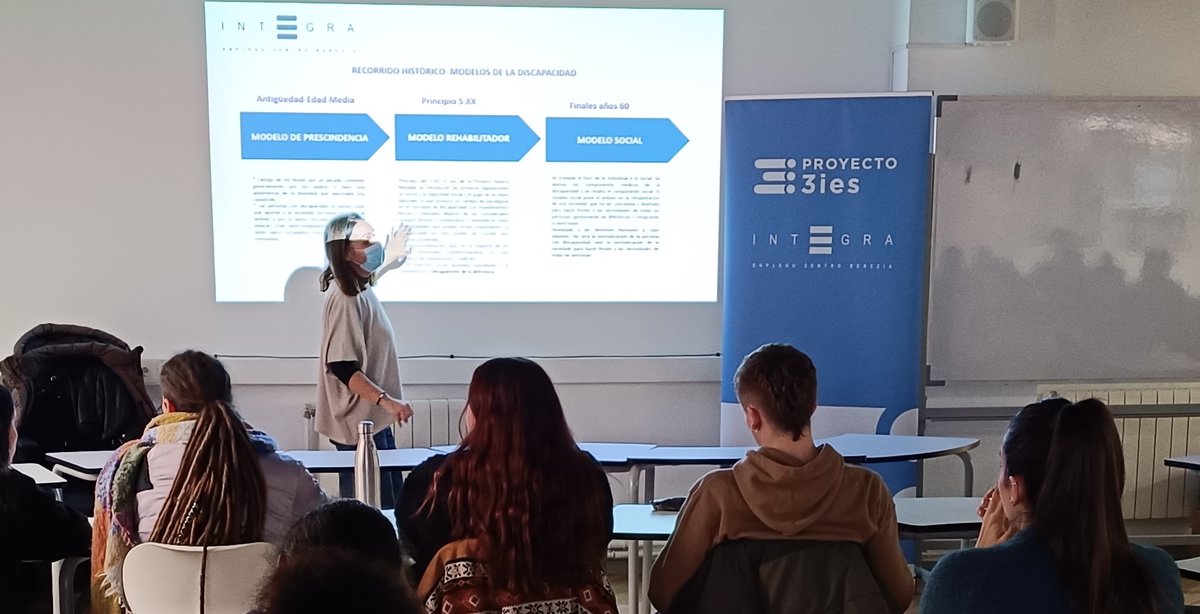 Integracee's tweet photo. Acercamos la Unidad de Apoyo y nuestra labor como #CEE a la siguiente generación de profesionales en materia social. Los estudiantes de Integración Social del CIFP Tartanga LHII de #Erandio,#Vizcaya, han conocido, además, el #Proyecto3IES de #IntegraCEE
👇
https://t.co/kjjtSuH4Xz https://t.co/KUA4aJ86yD
