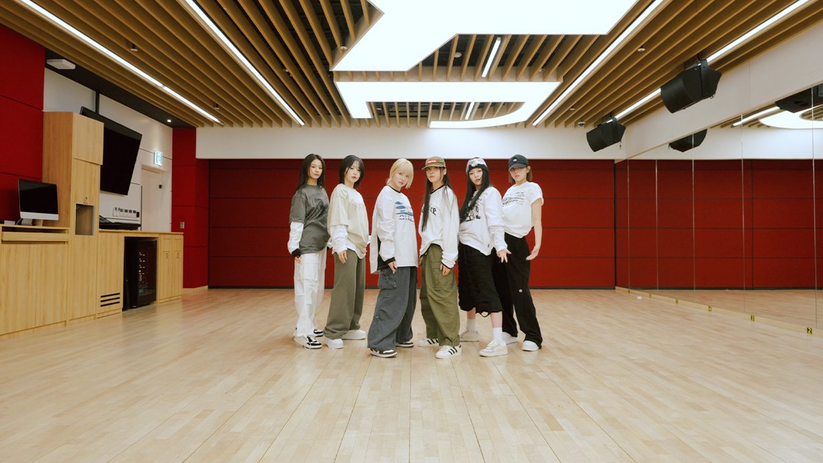 NMIXX_official's tweet photo. [🎥] NMIXX(엔믹스) ‘Run For Roses’ Stage Practice 

https://t.co/PvSXkMKxUJ

#NMIXX #엔믹스
#Fe3O4_BREAK
#DASH
#Run_For_Roses https://t.co/mpx5eg3Bs6