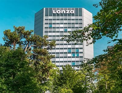 2023 hat der Pharmazulieferer @lonzagroup einen Umsatz von 6,7 Milliarden Franken erzielt. Das ist ein Umsatzwachstum von fast acht Prozent. #pharma Weitere Kennzahlen und die Erwartungen für 2024 lesen Sie hier: buff.ly/3UiUvz7