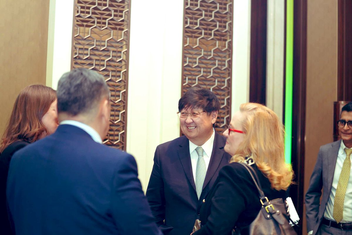 Эдийн засаг, хөгжлийн яам, АХБ хамтран “Хувийн хэвшил, хөрөнгө оруулалт” форумыг зохион байгуулж байна. Форумд Монгол Улсын төр, хувийн хэвшлийн манлайлагч байгууллагын нийт 100 төлөөлөгчид оролцож буй юм байна. 2023 онд эдийн засаг 6.8%аар өсжээ.Илүү их өсөлтийг үзүүлээрэй.👏🇲🇳