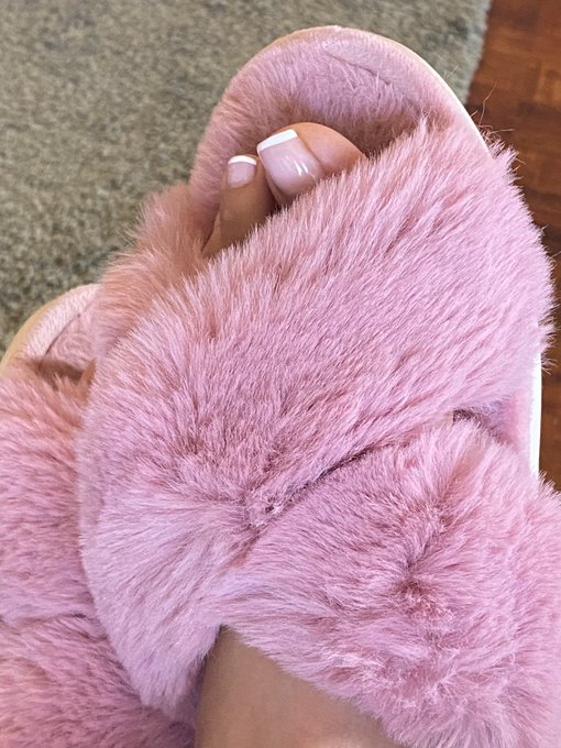 👸🏻 Promo on Onlyfans. Crawl quickly to serve my pretty feet 🦶🏻🧎🏻   https://t.co/rYg94HGo7x https://t<a href="/tag/legs"class="tags"><span>#legs</span></a><a href="/tag/goddess"class="tags"><span>#goddess</span></a><a href="/tag/femdom"class="tags"><span>#femdom</span></a><a href="/tag/findom"class="tags"><span>#findom</span></a><a href="/tag/bootfetish"class="tags"><span>#bootfetish</span></a><a href="/tag/meangirl"class="tags"><span>#meangirl</span></a>