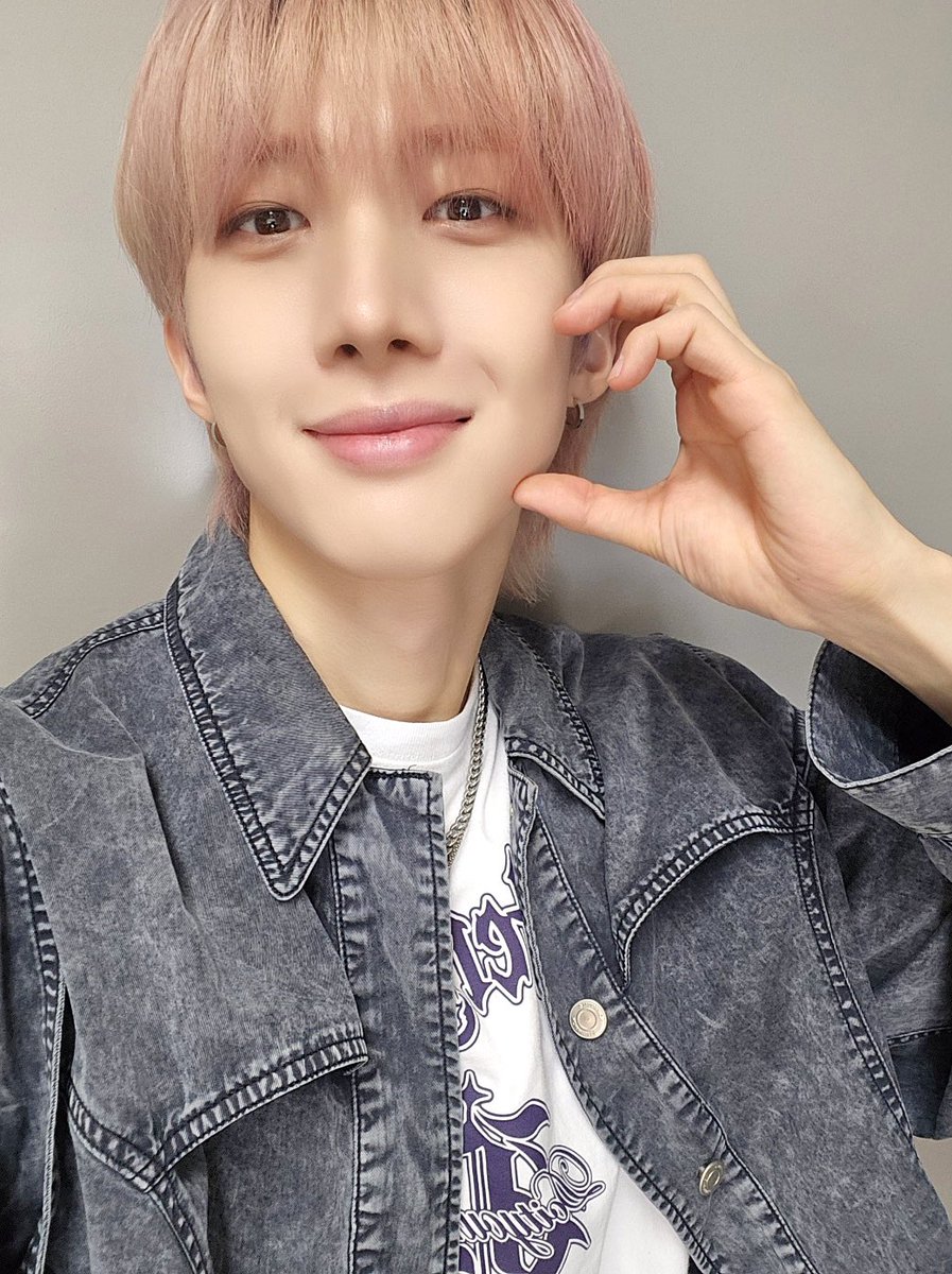 CUBE_PTG's tweet photo. [📢] MBC 라디오 FM4U <#정오의희망곡> 출연 안내

후이가 출연하는 '정오의 희망곡'이 시작되었습니다! 
유니버스, 한 주의 시작! 활기차게 함께해요 💪
 
▶ https://t.co/GaLvdGX8vk

✔️MBC FM4U 91.9MHz 또는 MBC mini APP을 통해 청취하실 수 있습니다.

#후이 #HUI 
#WHU_IS_ME_Complex
#흠뻑 #Hmm_BOP