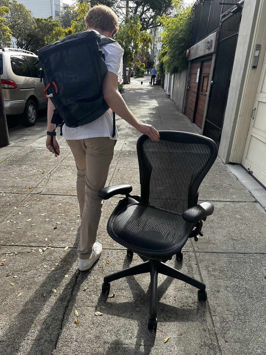 louisjoejordan's tweet photo. Setting up our office at @quarylabs office with some scrappy curb finds.

#preseed #ycombinator https://t.co/QGmi87YBzR